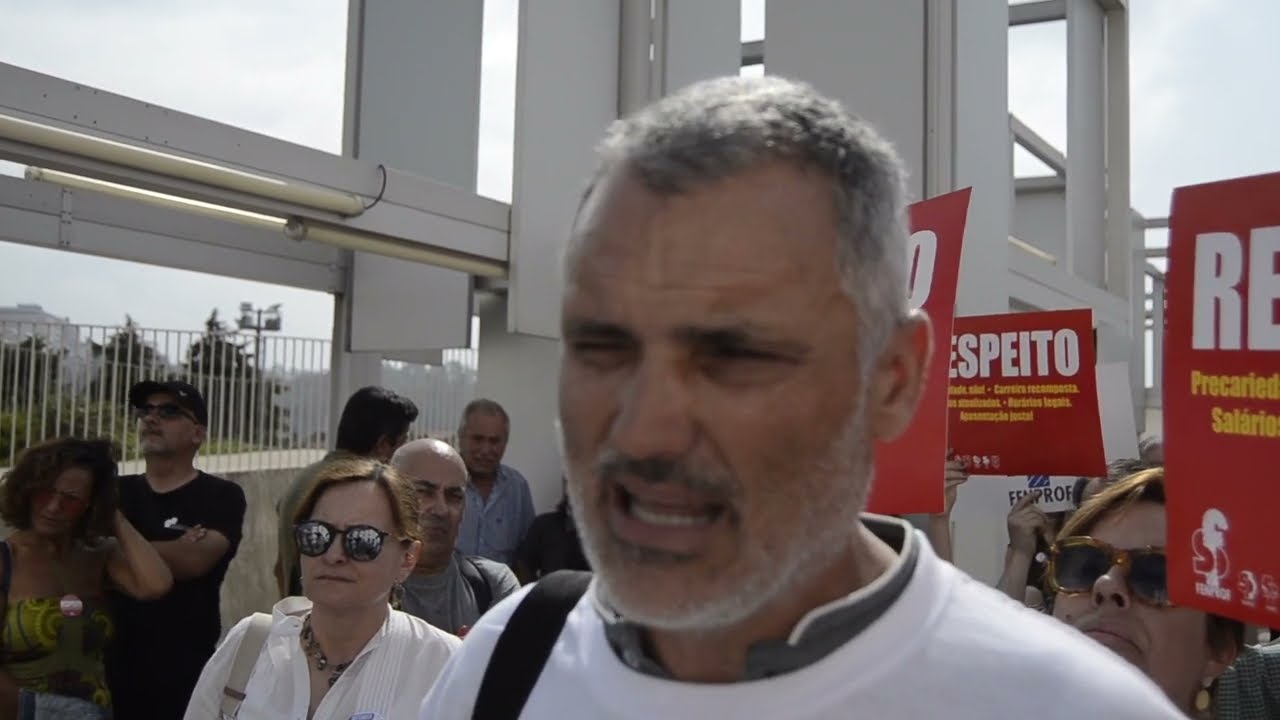 Professores em protesto na receção ao ministro da Educação em Coimbra