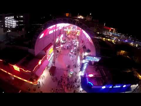 Video: Zipline Ovanför Las Vegas Strip