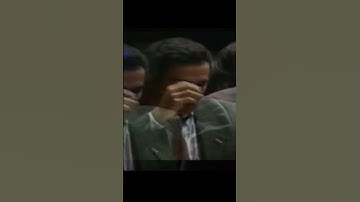 Gary Kasparov ontslaat zijn koningin en verbergt zijn gezicht 😎