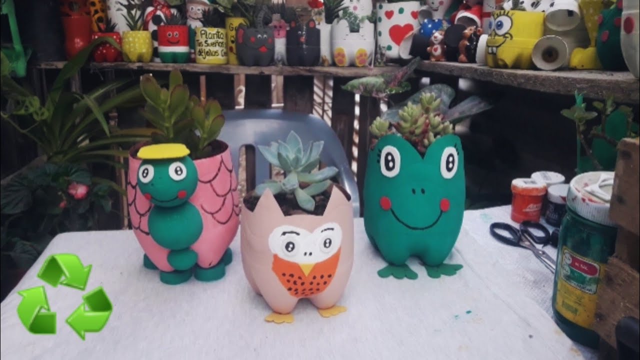 Macetas con botellas plásticas recicladas en forma de rana, búho y