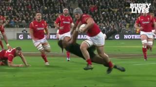 Jonathan Davies Huge Hand-Offs! Resimi