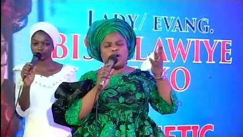 BISI ALAWIYE AND BUKOLA AKINADE (SENWELE JESU)DISHING OUT GOOD MUSIC AT EBENEZER OBEY @79th BIRTHDAY