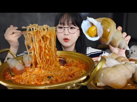 Baharatlı ramen ve haşlanmış deniz salyangozları🐚Mukbang ASMR