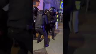 Москва. Задержания проходят с применением силы