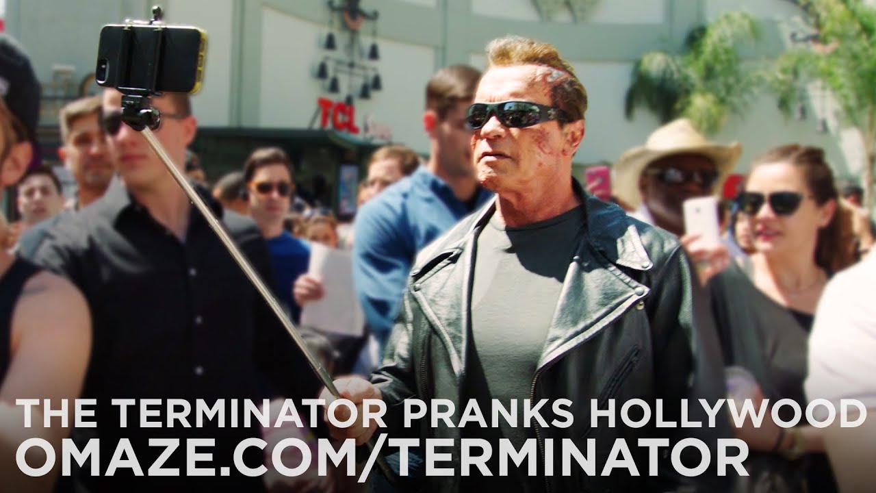 Arnold Schwarzenegger robi dowcipy fanom jako Terminator