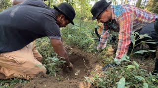 Velha senhora escondia uma riqueza imensurável debaixo do solo no quintal