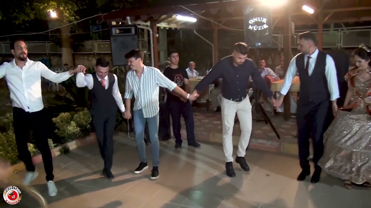 bu düğünde kimse oturmadı eğlenmeyi biliyorlar Hatay / iskenderun / Sarımazı iyi seyirler