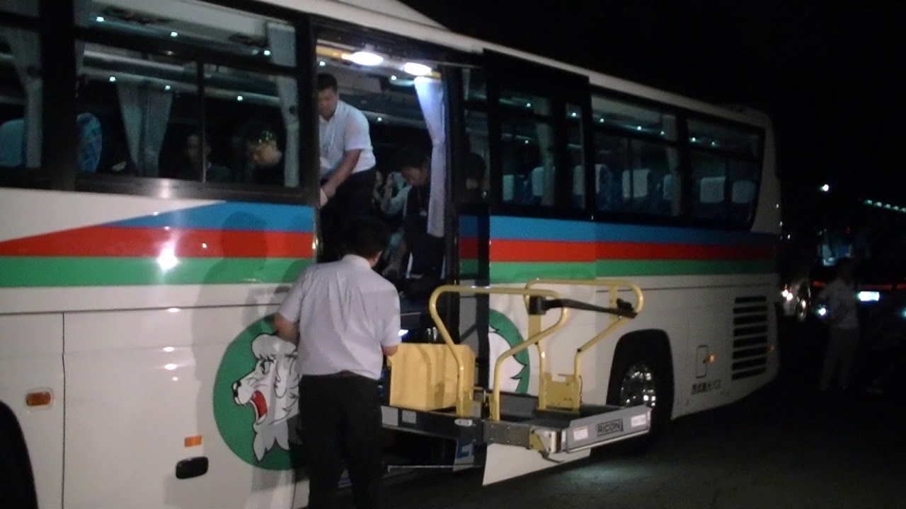 五輪開会式想定した選手輸送テスト バスから降りる車いすの男性 Youtube 五輪開会式想定した選手輸送テスト バスから降りる車いすの男性 Youtube