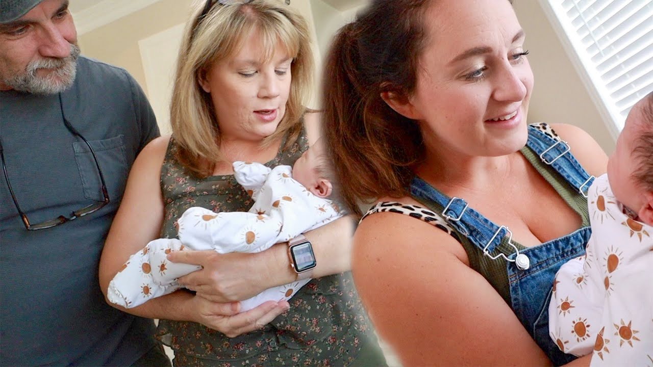 FAMILY MEETING THE BABY FOR THE FIRST TIME..