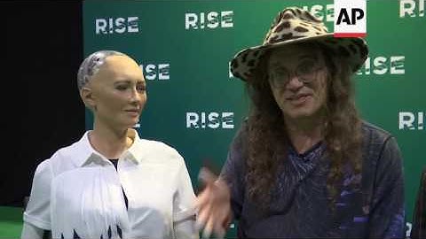 Realistic androids steal the show at Hong Kong Tech Conference