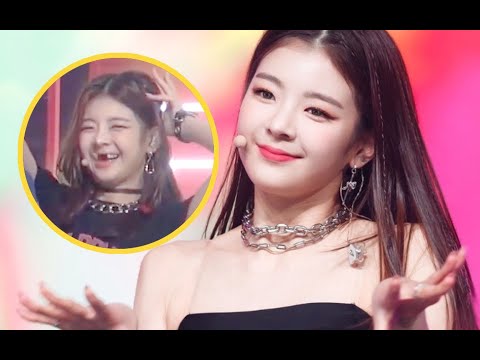 韩国女团“社死”现场！表演途中被纸花糊嘴，一秒变成宋丹丹！| 音乐猛抬头