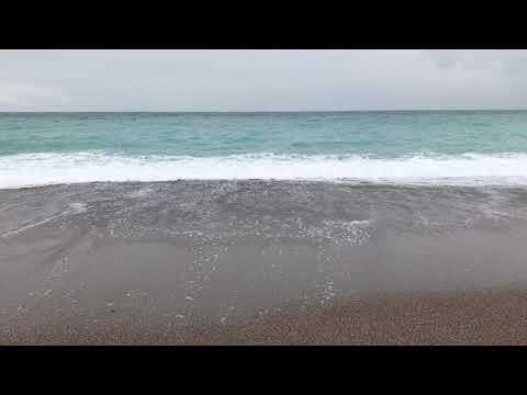 Konyaaltı Plajında Dalga Sesi ve Köpüklü Deniz - 4