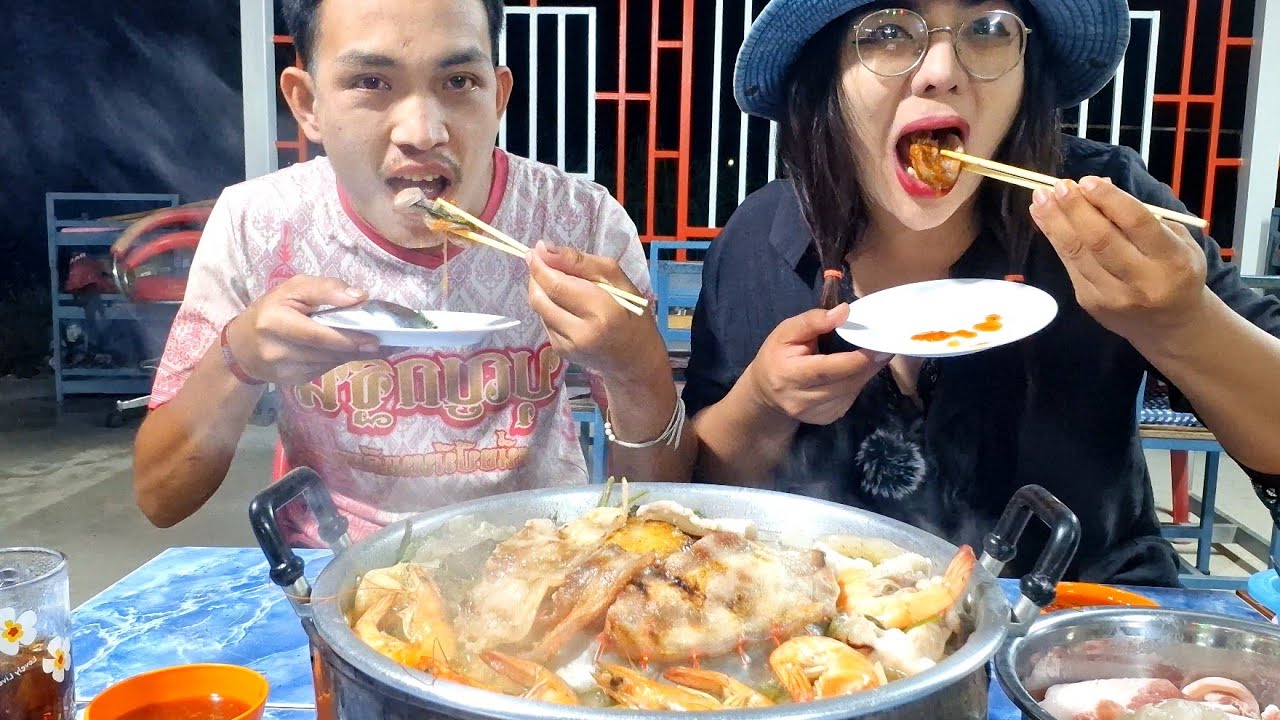 กินหมูกระทะ กับน้ำจิ้มรสเด็ดอากาศดีๆ