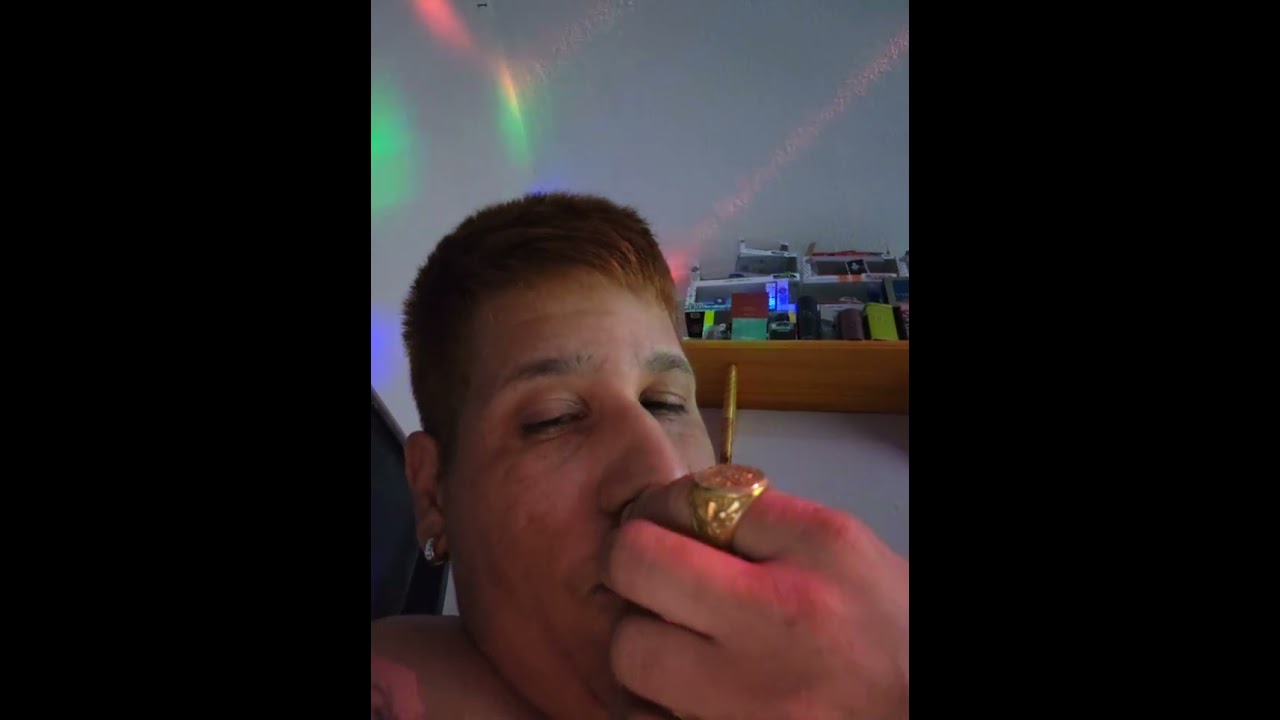 cuando metí los dedos en tremedio de tus nargas