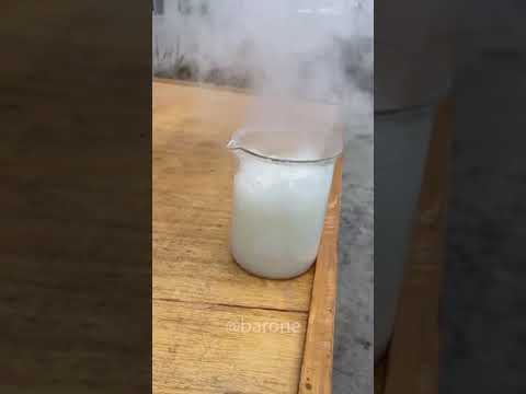 Vídeo: O que acontece quando um ácido forte é dissolvido na água?