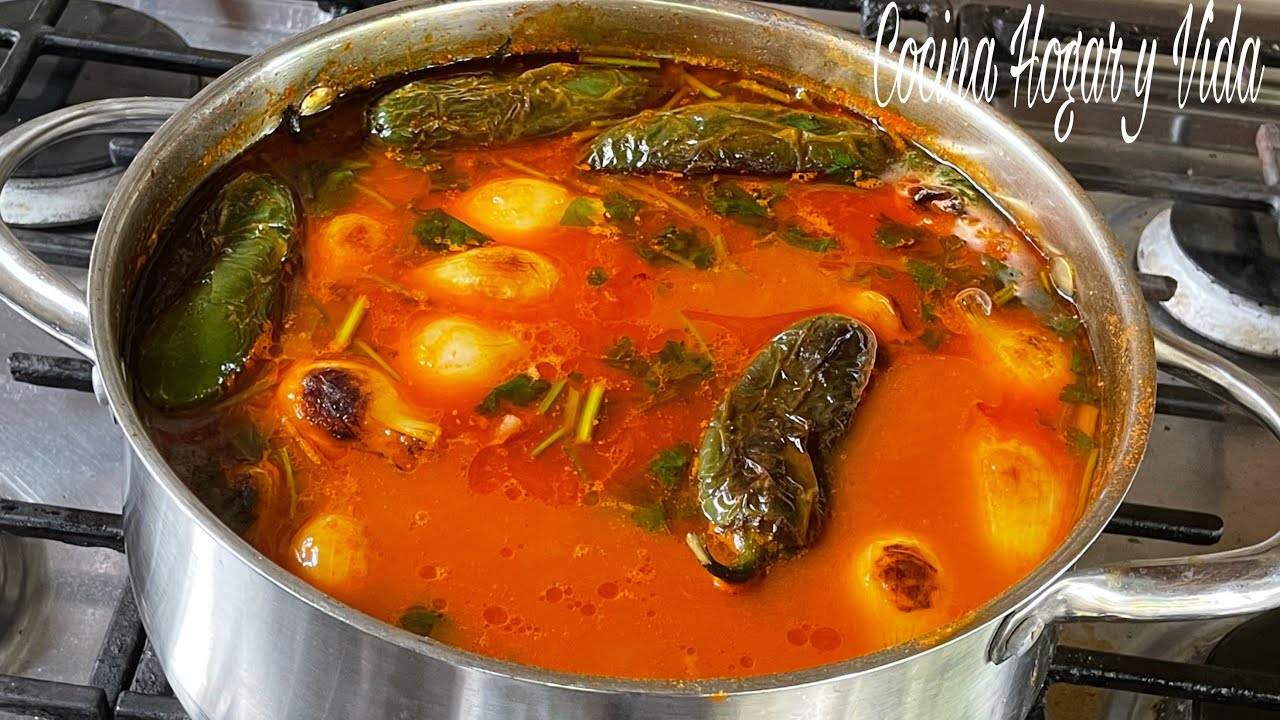 Huesitos de Puerco con Frijoles en Chile Rojo