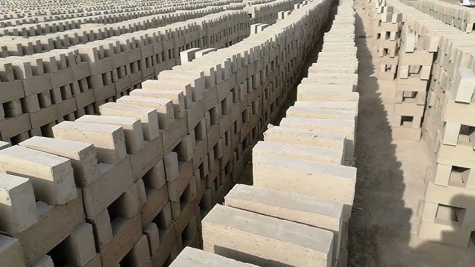 Onlayn porno video: Pikapchilar tualetda qizil koylakdagi qizni sikishdi Alena Vodonaeva bilan Dom 2 dan porno