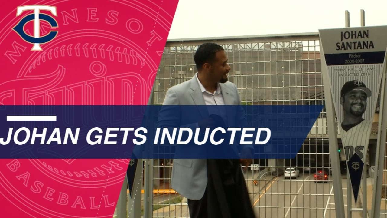 Johan Santana gets inducted into Twin HOF 