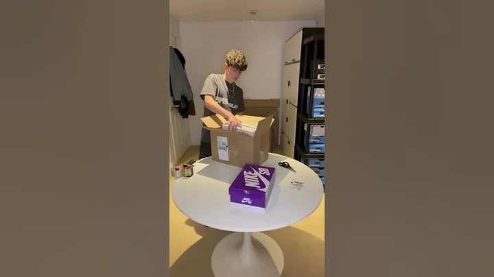 Jordan 1 Panda and Nike White Gum SB Dunk Shipment for StockX, almost sold out! Link in bio👀