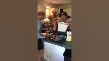 Crab in Pot Escapes with a Pinch || ViralHog