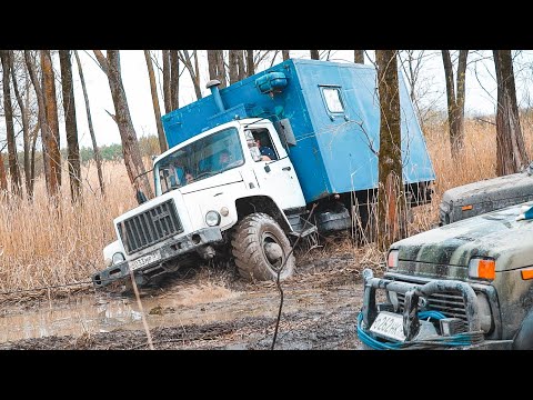 Видео: Как ГРУЗОВИК выбирается из леса | Спасение TOYOTA PRADO и NISSAN PATROL