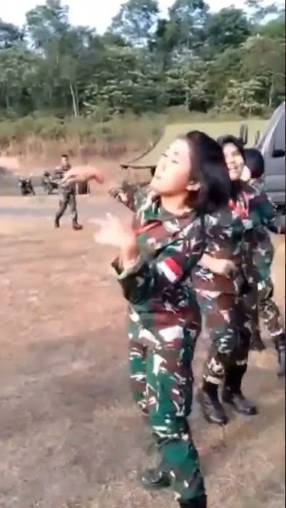 KOWAT TAK MAU KALAH JOGETNYA #tni #kowad #joget