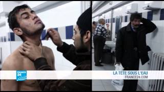 La Tête Sous Leau Immersion Dans Les Bains-Douches De Paris