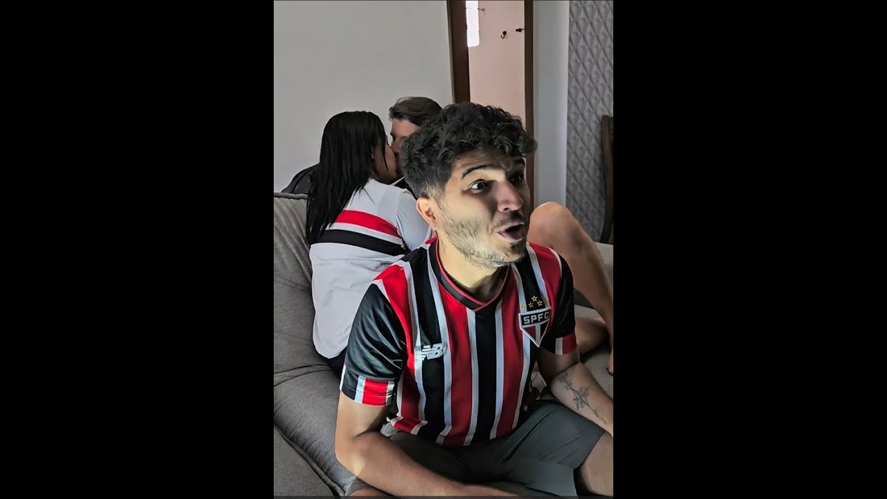Meu amigo estava fazendo gol no lugar errado
