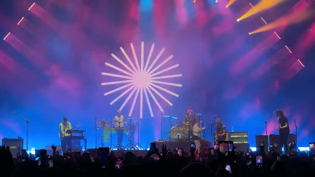 Paramore - Hard Times - 4K - Santiago de Chile - Movistar Arena - 05/03/2023