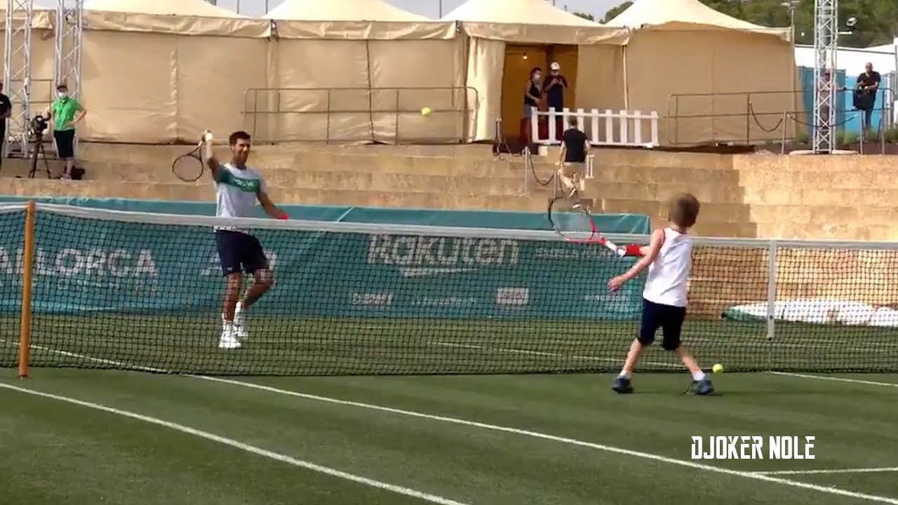 [情報] Djokovic和兒子打網球影片