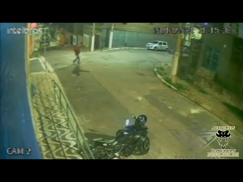 Motorcyclist Cleans Up Robbers In The Street