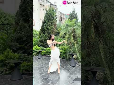 Biển Tình múa