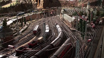 Langer Güterzug: ÖBB Rh 1020 mit Schublok DB BR 194: Märklin Modelleisenbahn Anlage,