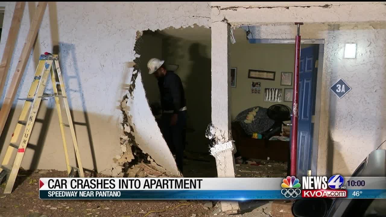 Car crashes into apartment - YouTube