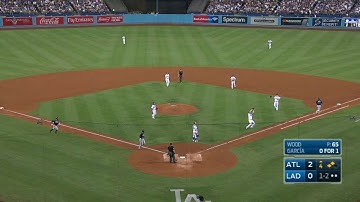 ATL@LAD: Markakis, Rodriguez score on fielding error