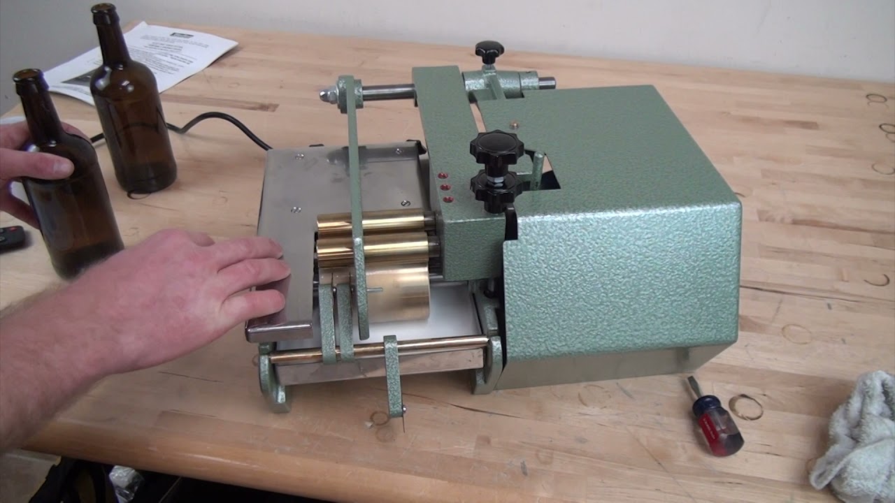 Gluefast 4" Edge Gluer - 4BMSC - Bottle Labelling Demonstration