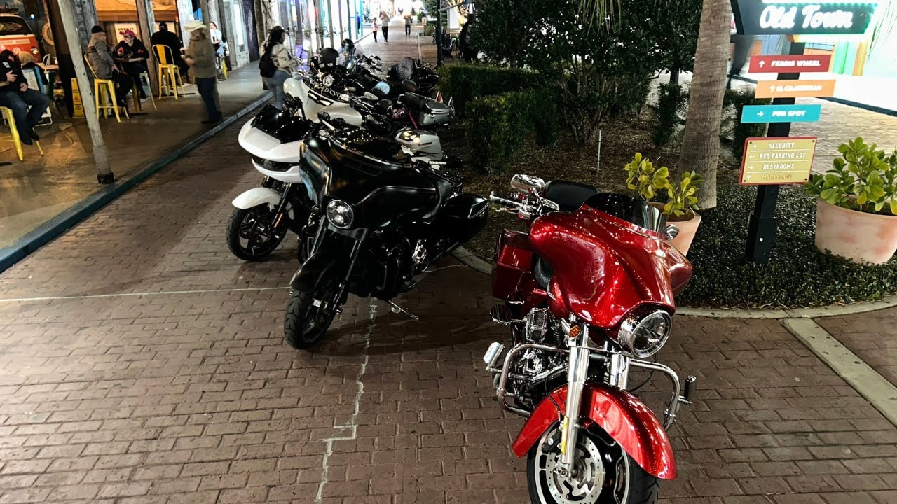 Мы чувствовали, что с этой байкерской ночью что-то не так.