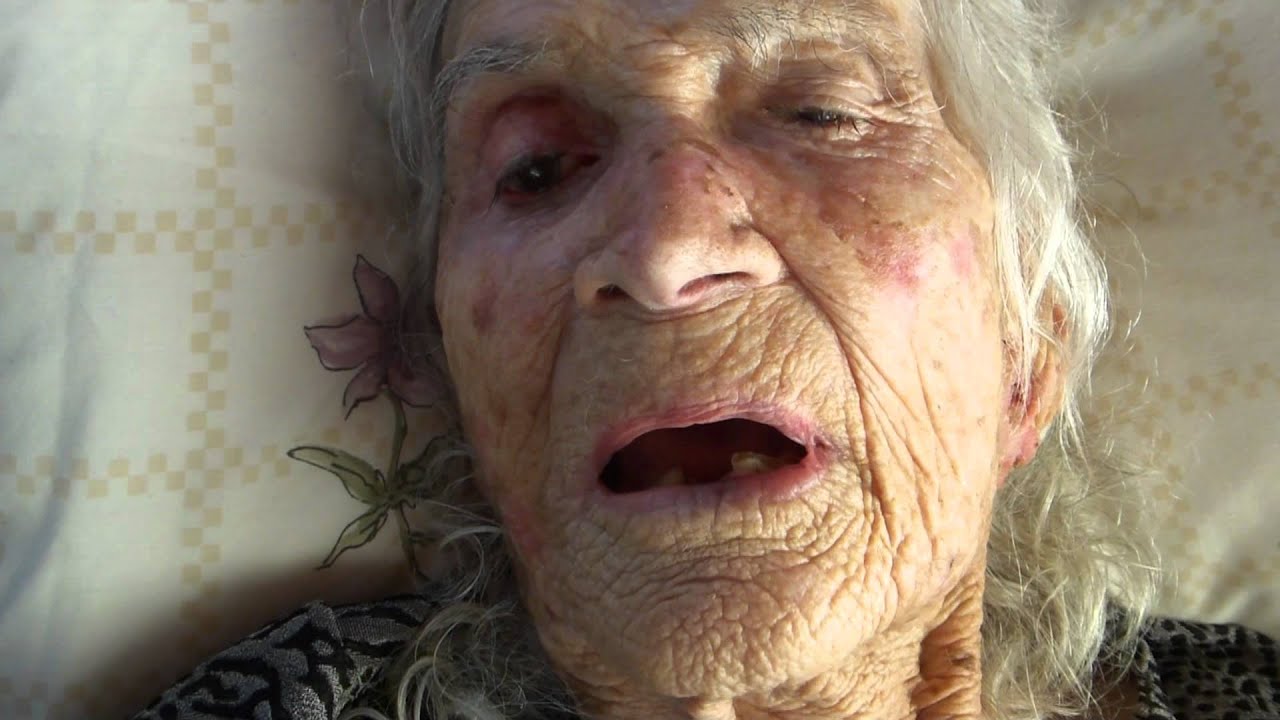 AMAZING 100 YEAR OLD PEGGY! BIKINI MUD PIG WRESTLING! WW2 World War~Multi-Millionaire~ - YouTube