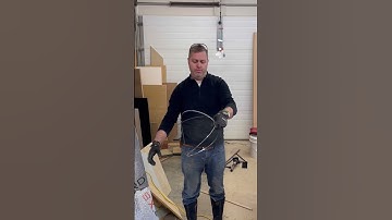Folding and unfolding a bandsaw blade so the internet isn’t offended. #woodworker