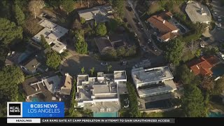 3 dead 4 wounded after shooting in Beverly Crest neighborhood; no suspect yet