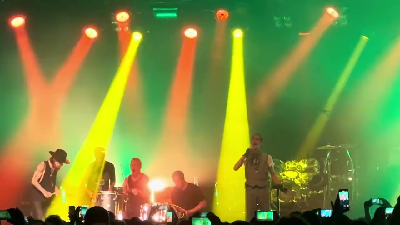 Watch Jane's Addiction bring out Tom Morello to perform 'Mountain