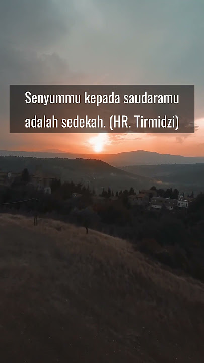 Senyummu kepada saudaramu adalah sedekah. (HR. Tirmidzi)