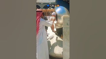 😍🤲 Cute Baby Kissed Hajr e Aswad 🕋 #HajreAswad#CuteBabyInMakkah #shorts