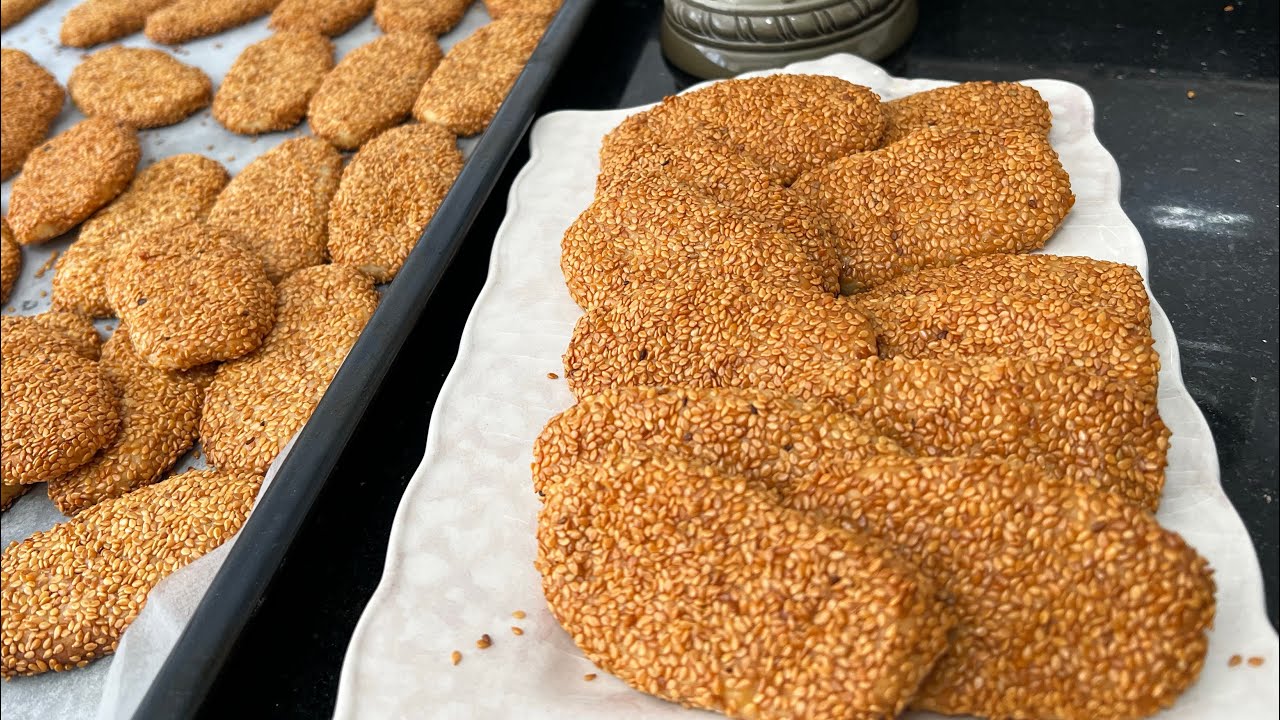 كعك ابو السمسم 😋عندج (4) كوب طحين تعاي نسوي اطيب واسهل كعك ابو السمسم