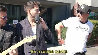 New Heart Water Balloon Singing in Public @HowieMandelDoesStuff