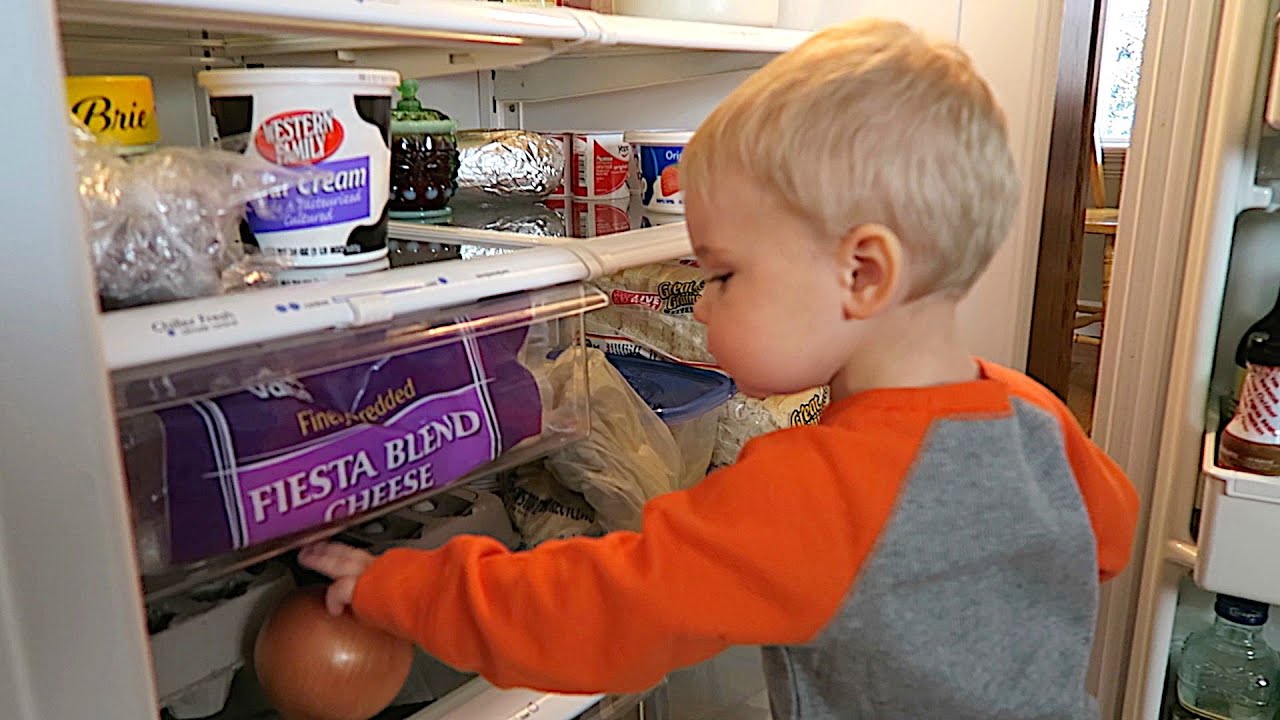TODDLER RAIDS THE FRIDGE!!