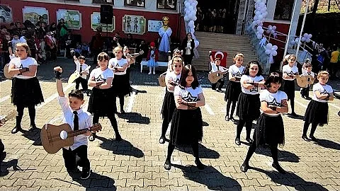 Ünye Atatürk ilkokulu 23 Nisan gösterileri 3-C sınıfı "Kara Sevda"