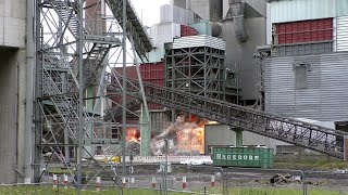 Am 02.10.2020 wurde stillgelegten steag-kraftwerk in lünen eine
rauchgasentschwefelungsanlage gesprengt.controlled demolition of the
flue gas desulphuriza...