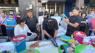 帥兒子今天切鮭魚切到手痠 中彰海王子 台中烏日火車站三民街228號 海鮮拍賣 海鮮叫賣 直播 0921