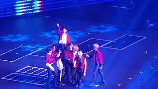 Stray Kids - Scars (Anaheim Day 2) Resimi